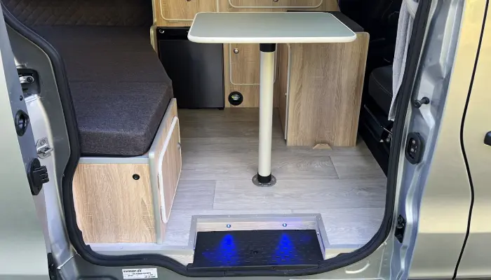 Van le Goëland la table sur pied US